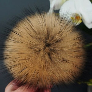 Pompon di pelliccia vera, Pompon di pelliccia di procione, Cappello con pompon di pelliccia, Pompon di pelliccia, Pompon grande, Palla di pelliccia, Pompon soffice, Pompon staccabile, Pelliccia con pompon