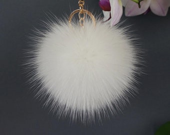Fur keychain, Fox fur keychain, White keychain, Pom pom keychain, Bag charm pom pom, Keyring fluffy, Pompom key chain, Fur ball keychain