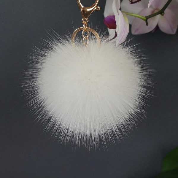 Fur keychain, Fox fur keychain, White keychain, Pom pom keychain, Bag charm pom pom, Keyring fluffy, Pompom key chain, Fur ball keychain