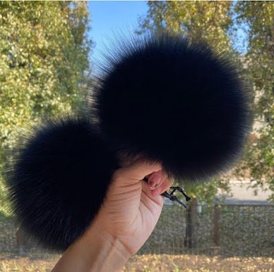 Black Arctic Fox Fur Pom Pom: Detachable Hat Accessory (4  display picture 1