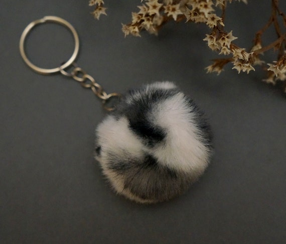 Portachiavi con pompon peloso e stampa leopardata / Ciondolo per borsa