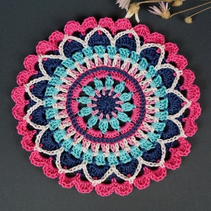 Häkeldeckchen, Häkeldeckchen, Häkeldeckchen, Mehrfarbiges Mandala, Spitzenserviette, Spitzendeckchen, Serviettenunterlage für Tasse, Tischdekoration, Blumenmotiv