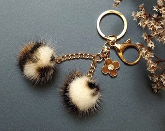 Leopard Fell Pom Pom Schlüsselanhänger: Handgemachter Taschenanhänger mit Blume