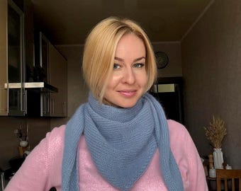 Classic Angora Grey Triangle Scarf Baktus Hand Knitted: Vintage-Inspired Accessory