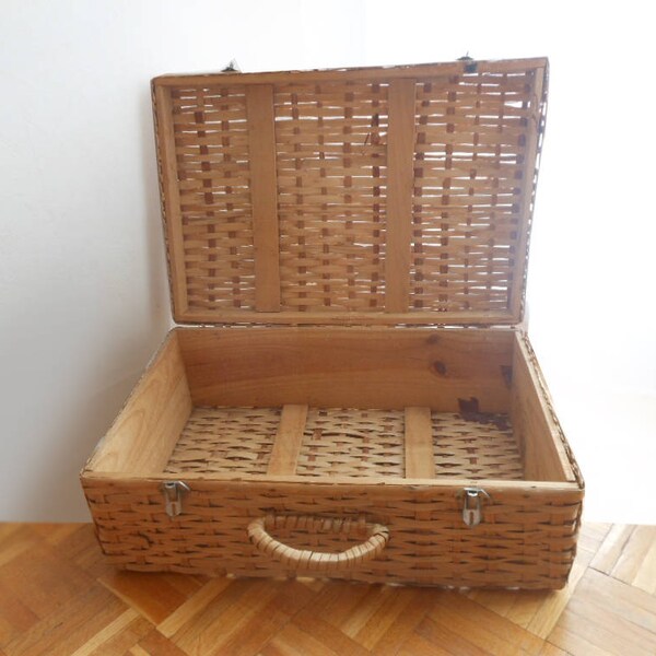 Large Vintage Wicker Rattan Basket, Trunk Rattan Suitcase, Wicker Valise Decor