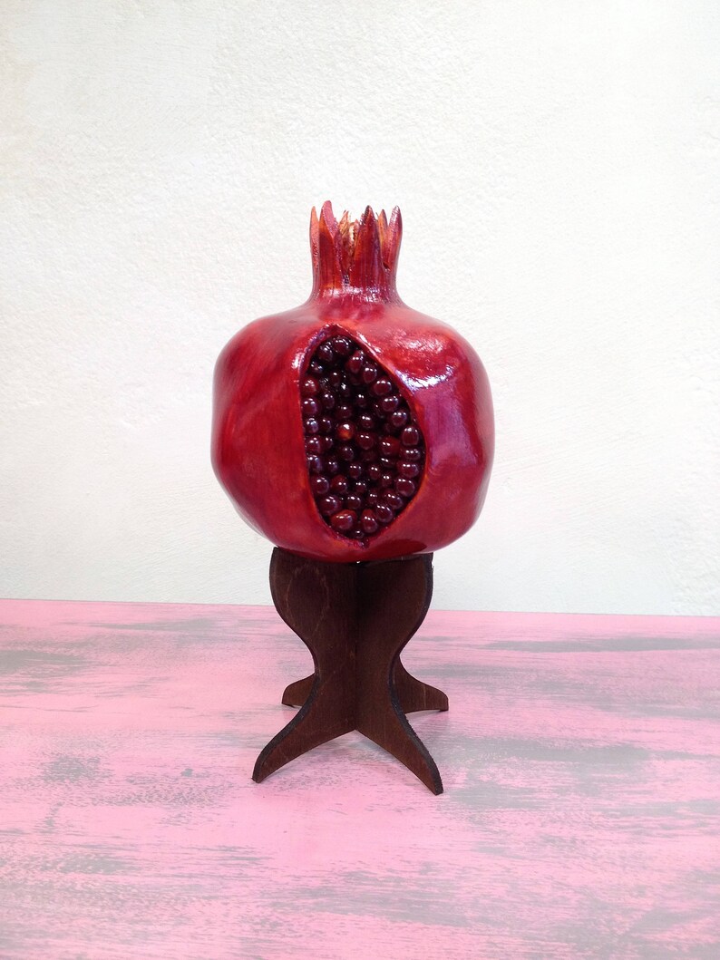 Granada de madera tallada a mano / Handcrafted pomegranate Etsy España