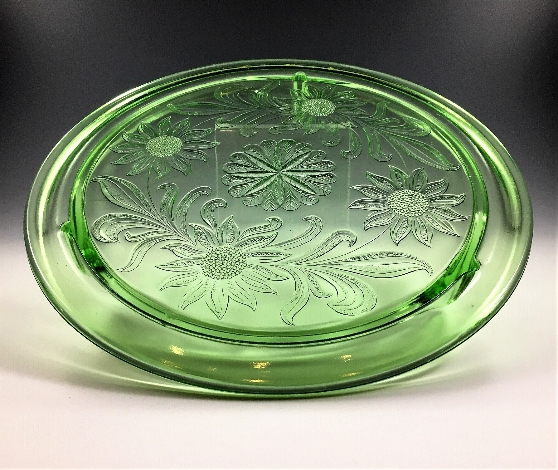 Vintage Green Glass Footed Cake Plate/Plattern With