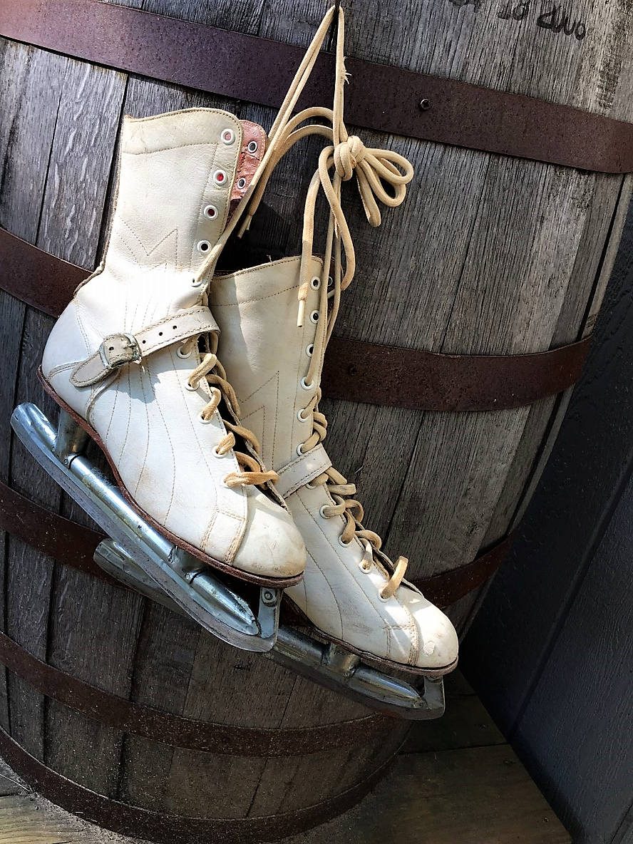 Vintage Lady Ice Skates White Leather Winter Fashion