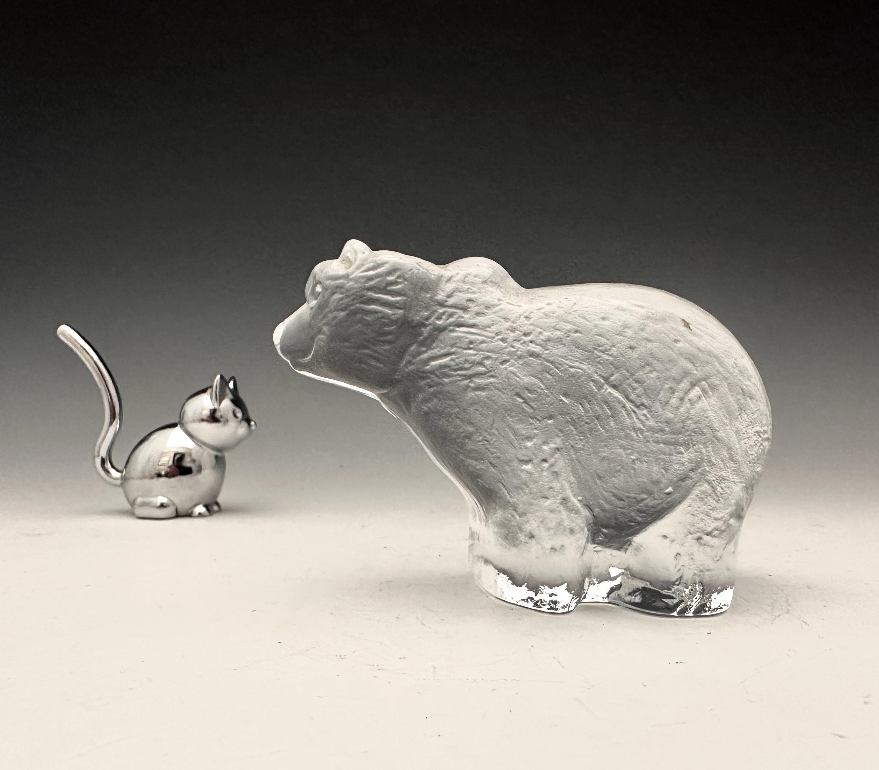 【Kosta Boda】ガラス クマのオブジェ / ペーパーウェイト Kosta Boda Polar Bear Figurine - Glass Paperweight - Zoo Series