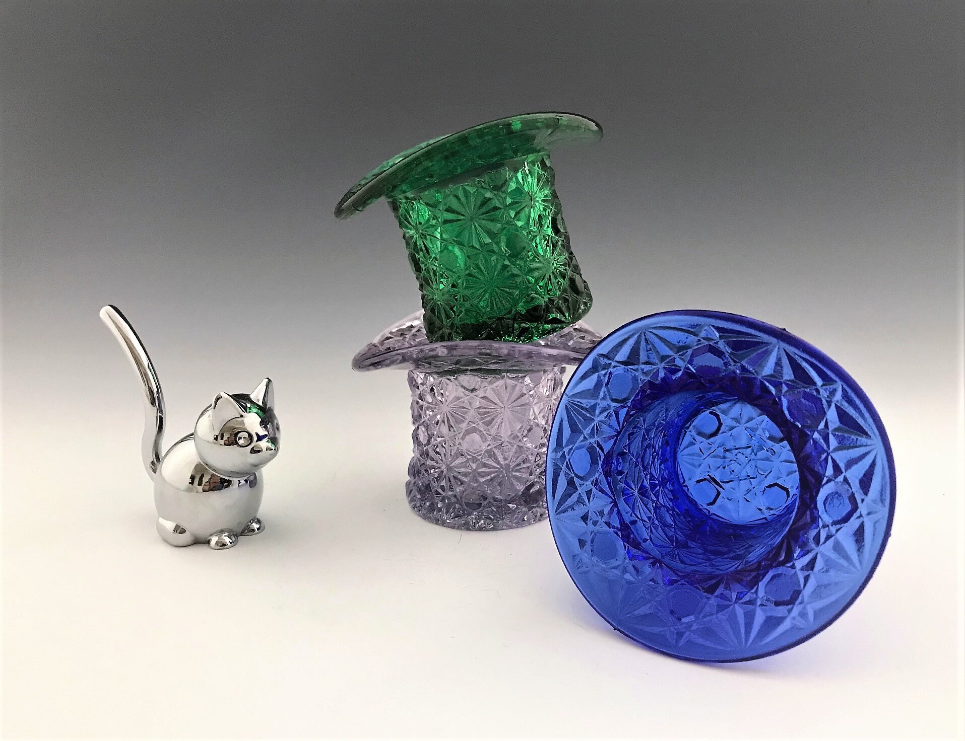 Boyd Glass Top Hats Collection of 3 Daisy and Button Pattern