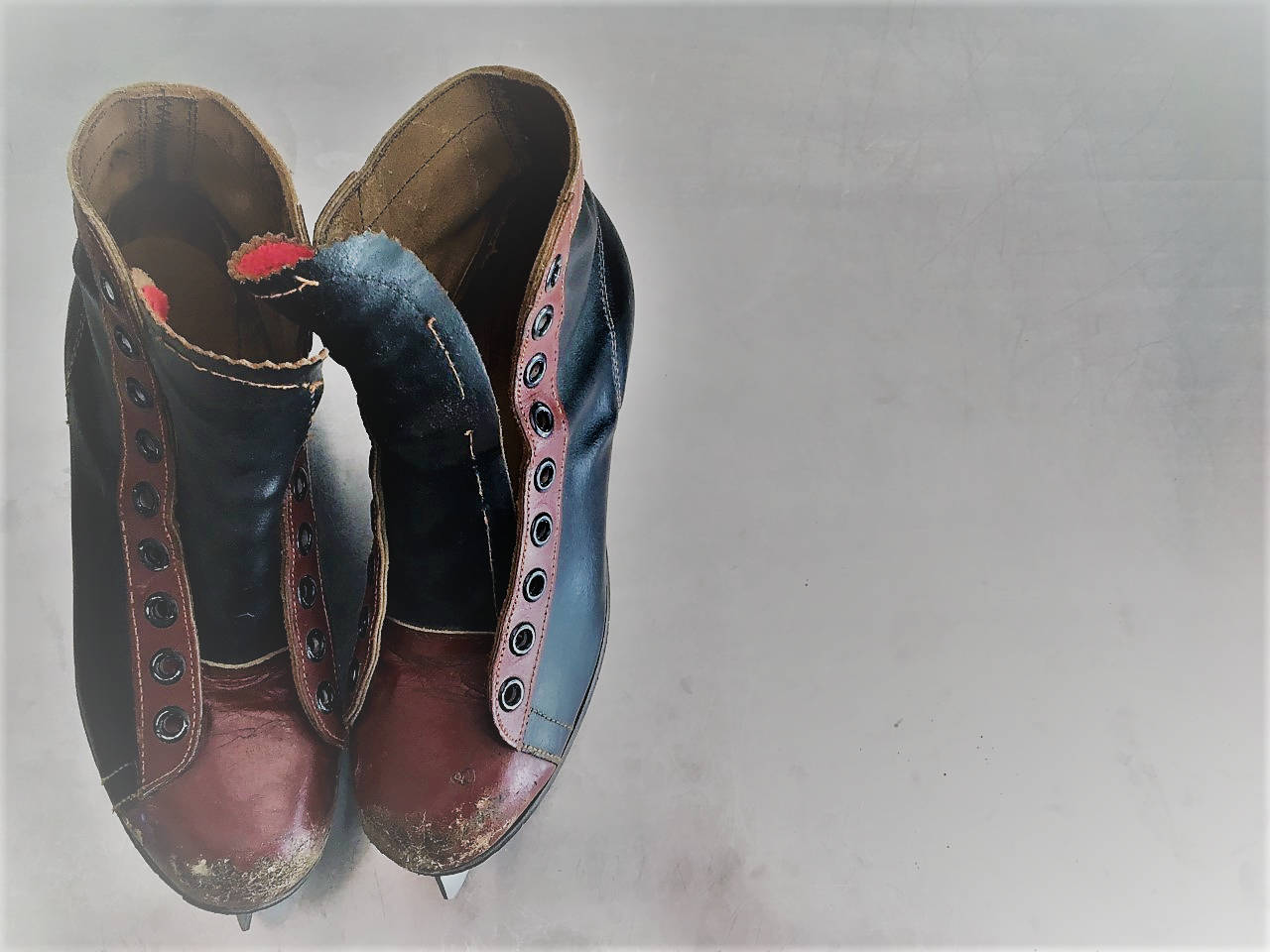 Vintage Men's Leather Hockey Ice Skates MC Inc Canada