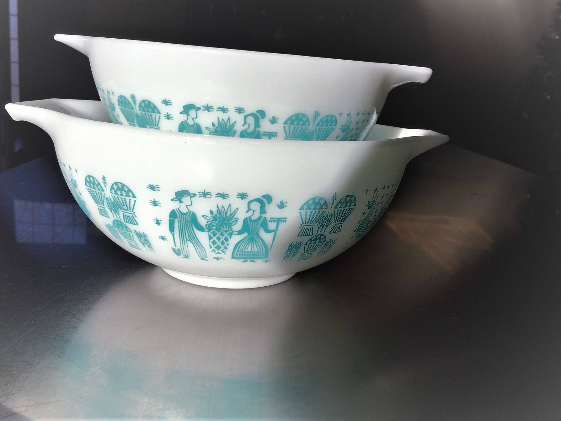 Two Vintage Pyrex Cinderella Nesting Bowls Amish Butterprint Pattern