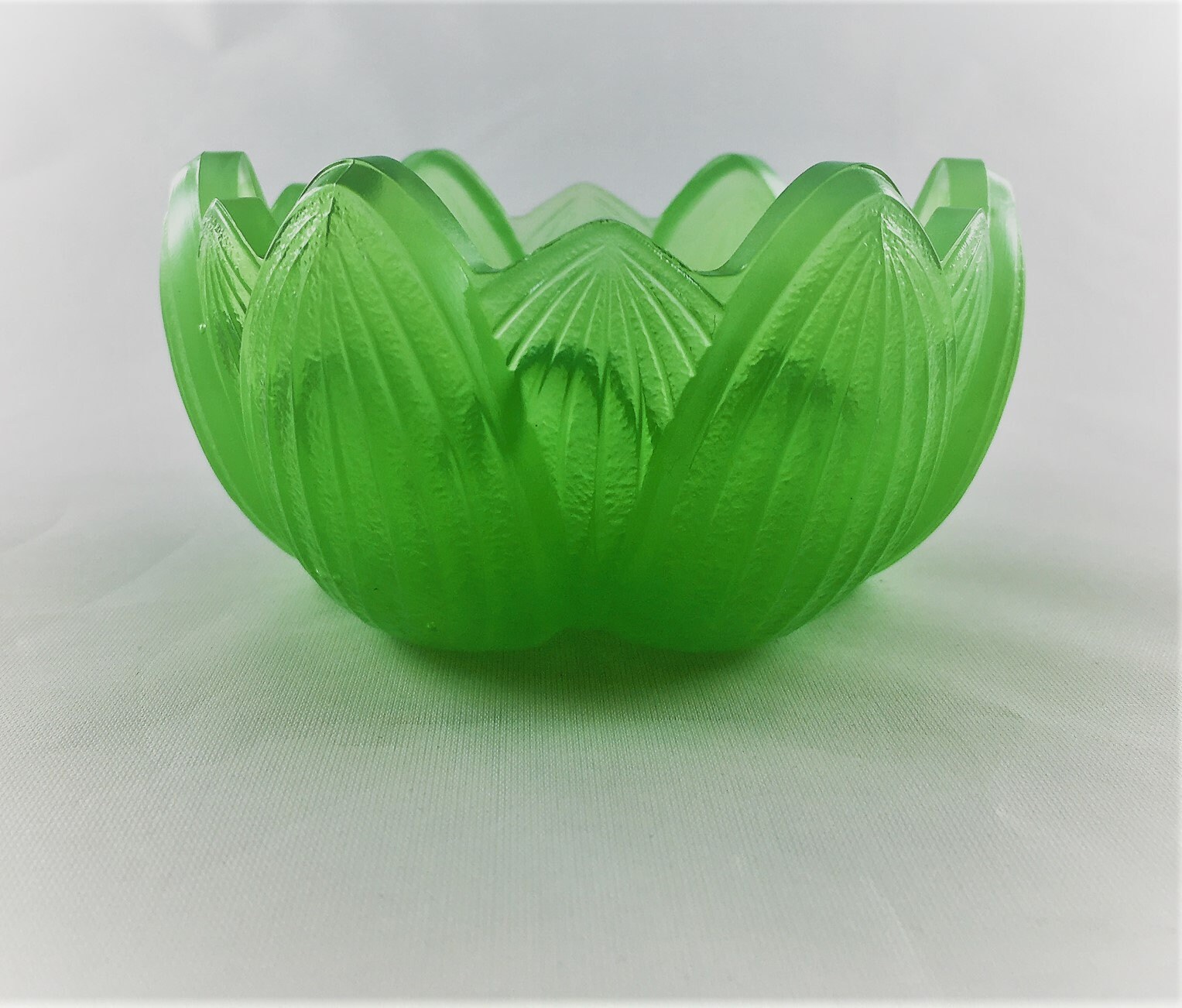 Vintage Fenton Glass Lotus Flower Votive Candle Holder Green Water