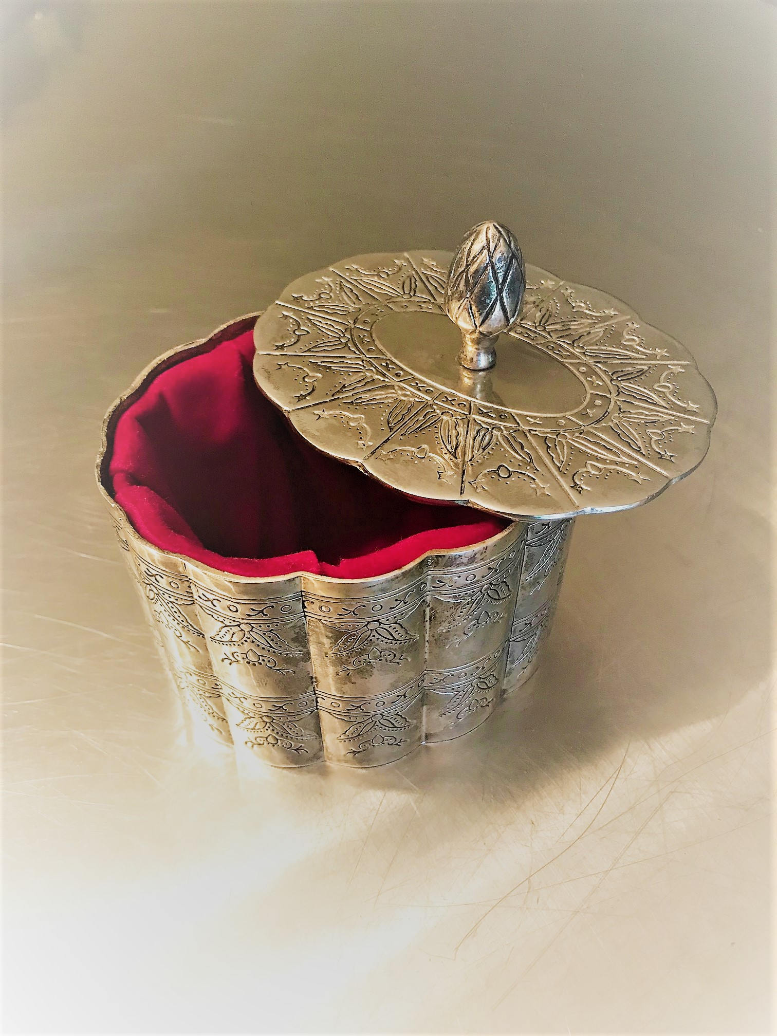 Vintage Silver Plated Jewelry Trinket Box Scalloped Oval With Acorn Finial Red Velvet Lining
