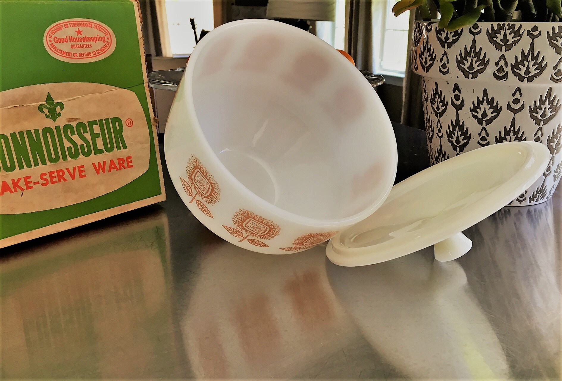 Federal Glass 1960s Covered Casserole Dish 1 1/2 Quart Milk Glass