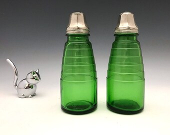 Set of 2 Owen Illinois Forest Green Shakers With Metal Tops