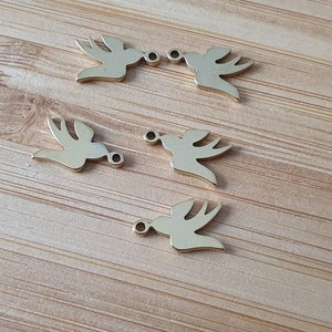 Stainless steel charms exists in silver or gold