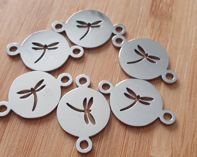 Stainless steel charms exists in silver or gold