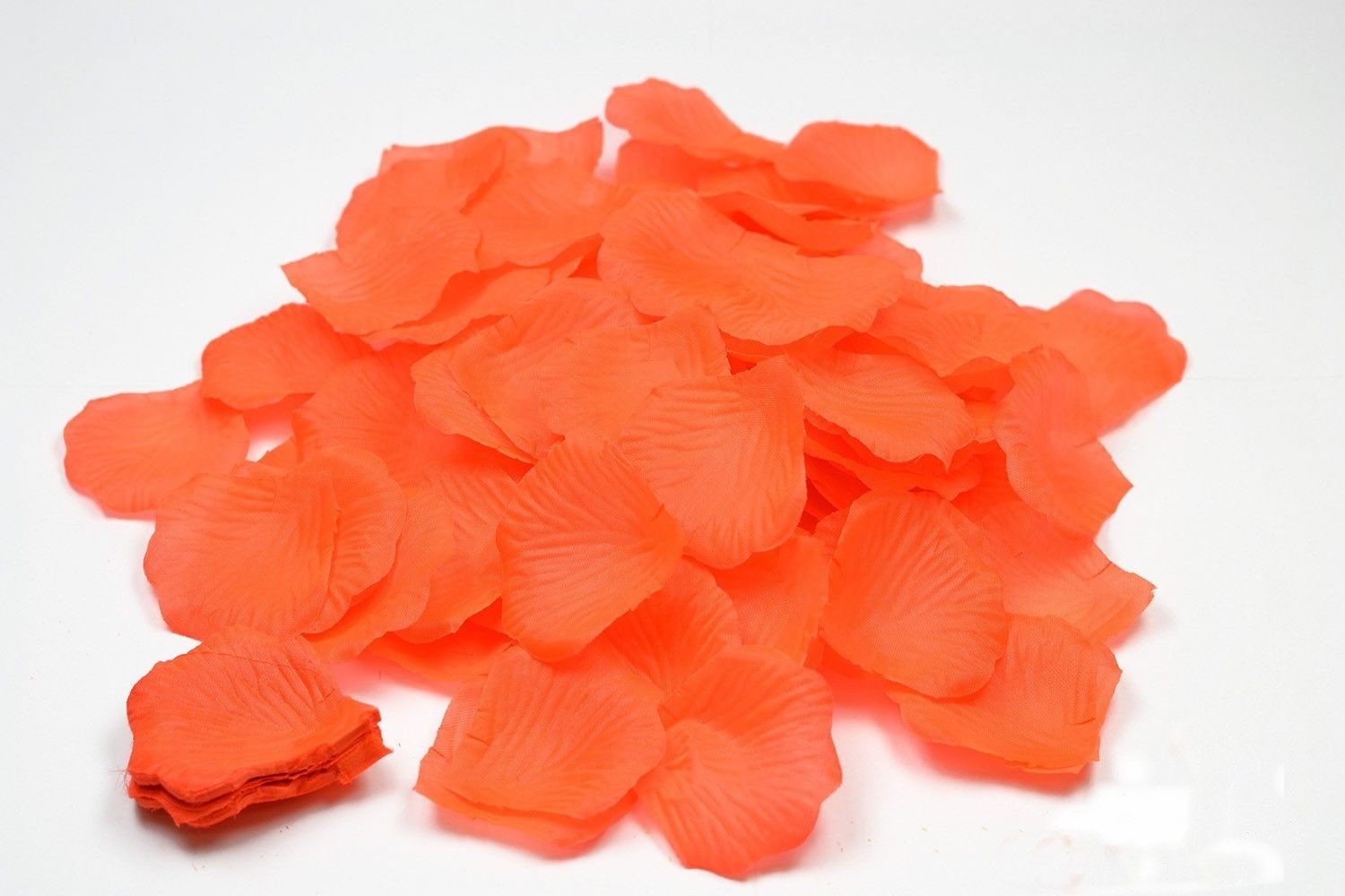 100 pieces of artificial rose petals