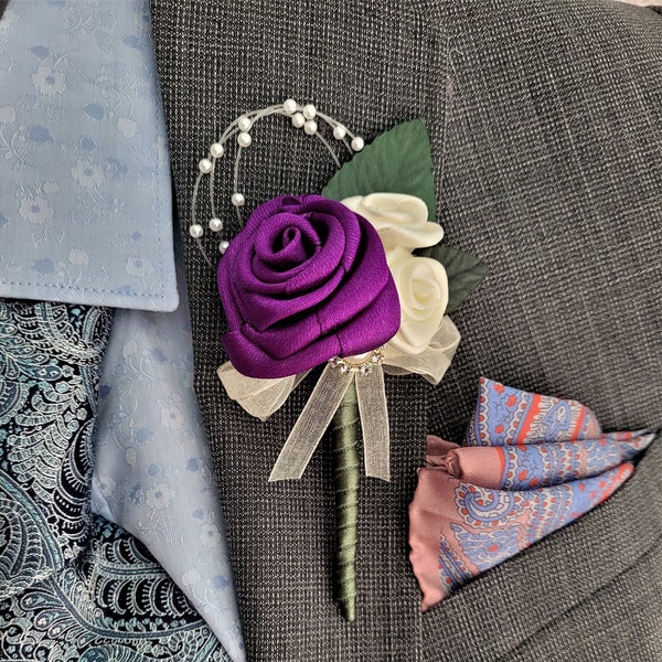 Lila Luxus Rosen Knopfloch. Handgemachte Hochzeit Boutonniere für Bräutigam Groomsmen.