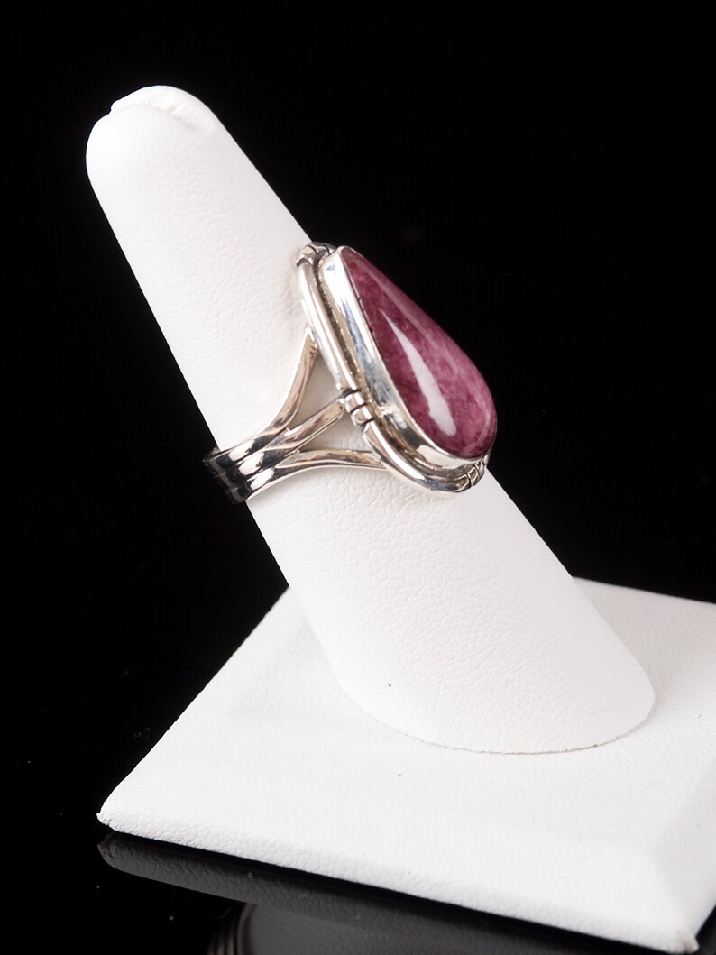 Southwest Mint Size 7 Sterling Silver Ring With Genuine Purple Spiny Oyster