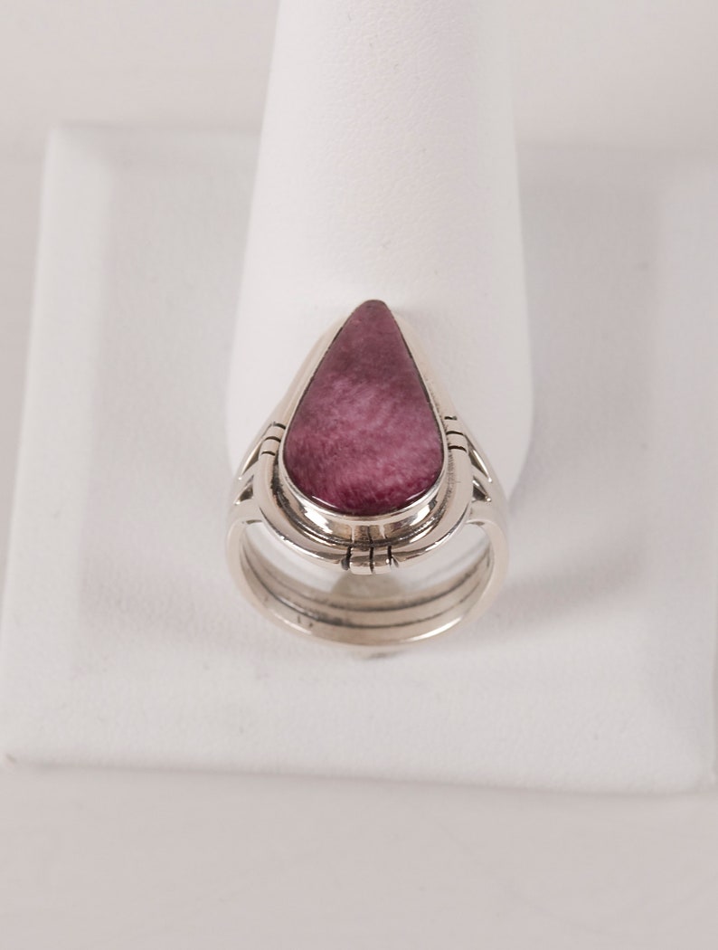 Southwest Mint Size 7 Sterling Silver Ring With Genuine Purple Spiny Oyster
