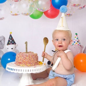 Sombrero dorado para el primer cumpleaños: decoración neutra para fiestas