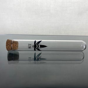 Tubos de vidrio para almacenar, paquete de tres: Contenedor a prueba de olores con tapa de corcho (Bzz Box)