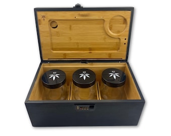 XL Black Bzz Box (Stash Box, Bamboo) - La più grande Stashbox disponibile - con vassoio per rotolare, 3 barattoli grandi per la conservazione, cassetta di sicurezza antiodore, Tobacciana