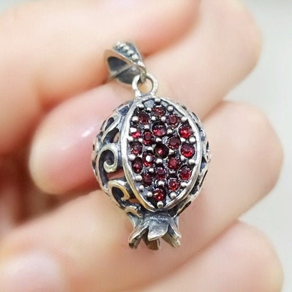 Pendentif Perséphone grenade en argent 925 avec zircons rouges Bijoux de créateur Charme inhabituel Cadeaux de mariée Bijoux arméniens faits main