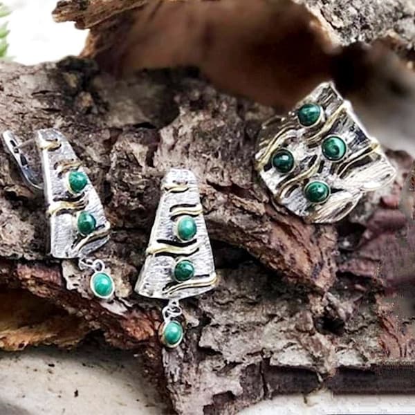 Pendientes colgantes pequeños de piedra preciosa verde malaquita y anillo SET Plata 925 con piezas chapadas en oro Hermosas joyas joyería hecha a mano armenia