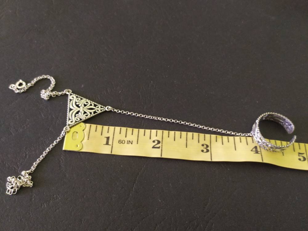 Pin by Habøøsh on Shieee | Hand jewelry, Hand chain bracelet, Hand bracelet