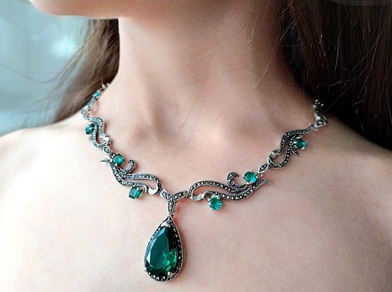 women's necklace vintage green stone stainless steel choker necklace trend  thin geometric chain pendant necklace for women gift gifts for women :  Amazon.co.uk: Fashion