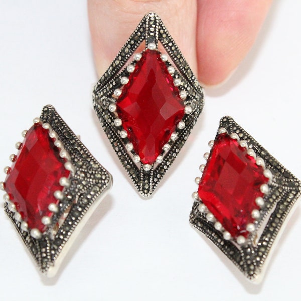 Jewelry set earrings and ring Red stone Marcasite Modern Sterling silver 925 boucles d'oreilles en argent marcassite Silberohrringe Markasit