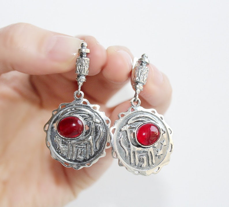 Red garnet earrings with goat Gifts for woman STERLING SILVER 925 ethnischer Schmuck gioielli etnici bijoux ethniques argent etnische