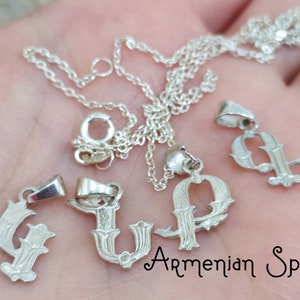 Collar Charm Letras Armenias Plata 925 CON CADENA Joyas pequeñas y ligeras Primera letra del nombre Joyas armenias Regalos collar