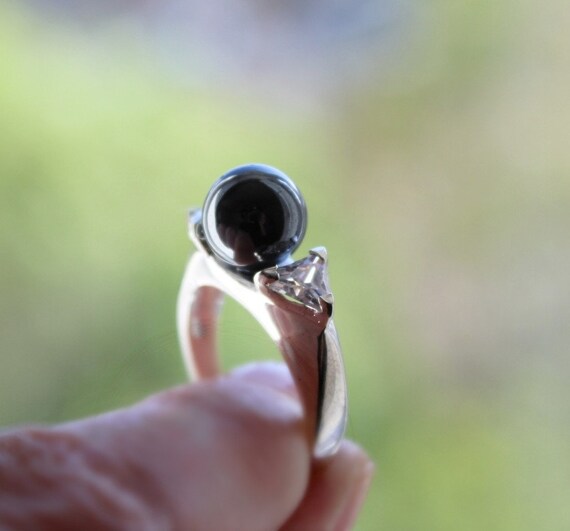 Anillo de plata con perla negra sale