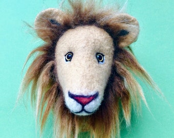 Lion's head, handmade felted wall hanging/interior design/homedecoration/children's room/animal/safari/pure wool/hunting trophy