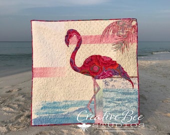 Flamingo Quilt Muster : Machen Sie Fiona, die charmante Flamingo-Quilt, mit Easy Fusing-Applikation und Wendestoffen