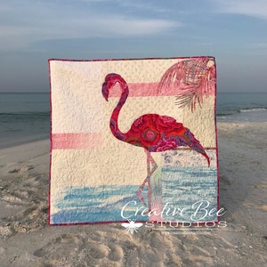 Flamingo Quilt Muster : Machen Sie Fiona, die charmante Flamingo-Quilt, mit Easy Fusing-Applikation und Wendestoffen