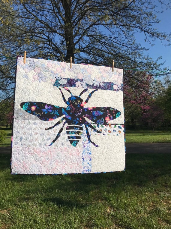 Bee Quilt Pattern Phoebee 2.0 Bee Quilt Quilted Wall Etsy