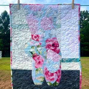 Patrón de colcha con apliques de bailarinas de punta