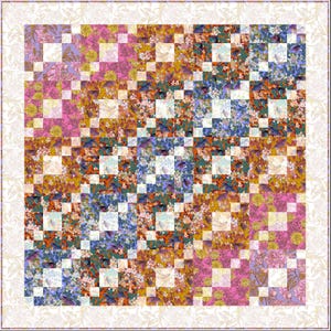 Può includere: Una colorata trapunta patchwork con un motivo floreale nei toni del rosa, viola, blu e oro. La trapunta presenta un motivo quadrato ripetuto con un bordo bianco. Il design combina motivi floreali e geometrici.
