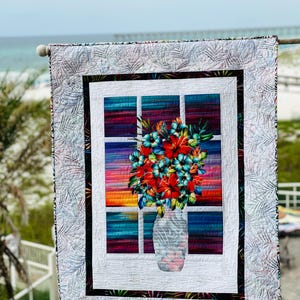 Patrón de colcha con ramo de ventana - Aplique termoadhesivo para colgar en la pared