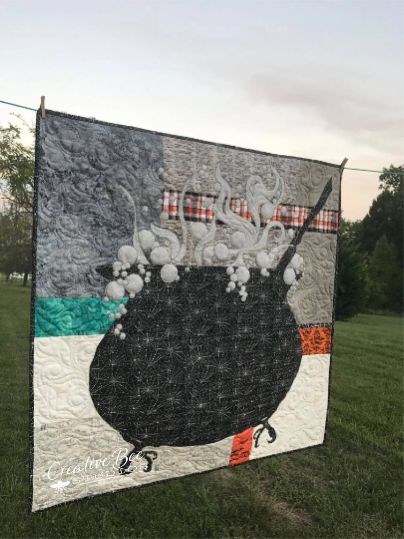 Sunset image of Somethings Brewing Halloween quilt.