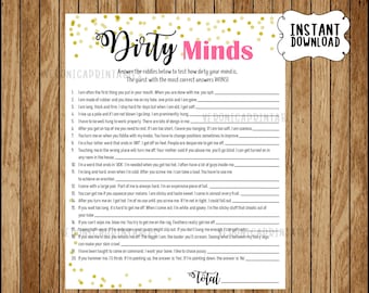 Op de afbeelding: Een printbare spelkaart met een roze en gouden ontwerp. De kaart heeft de titel "Dirty Minds" en bevat een lijst met raadsels met ruimte voor antwoorden. De kaart bevat ook de tekst "Direct downloaden".