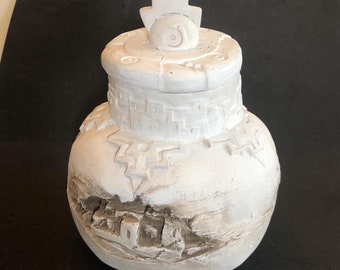Jarra de cerámica vintage del suroeste, viviendas talladas en acantilados, firmada por Cantu Comanche