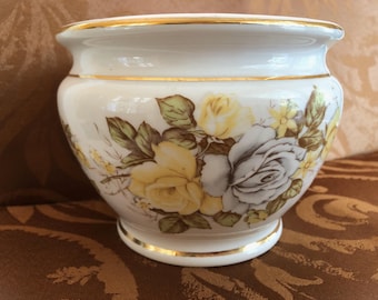 Maceta de cerámica italiana vintage, Facciolini, rosa amarilla esmaltada en blanco, jardinera con borde dorado, 1970.