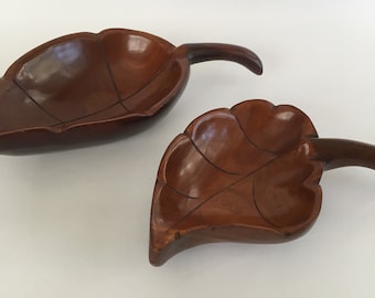 Vintage Set of 2 Mahogany Wood Leaf Shaped Serving Nut Bowls Curved Handle