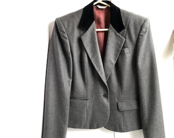 Vintage J G Hook Women's Grey Wool Blazer Velvet Collar Cropped Fit 2 Pockets Size 8